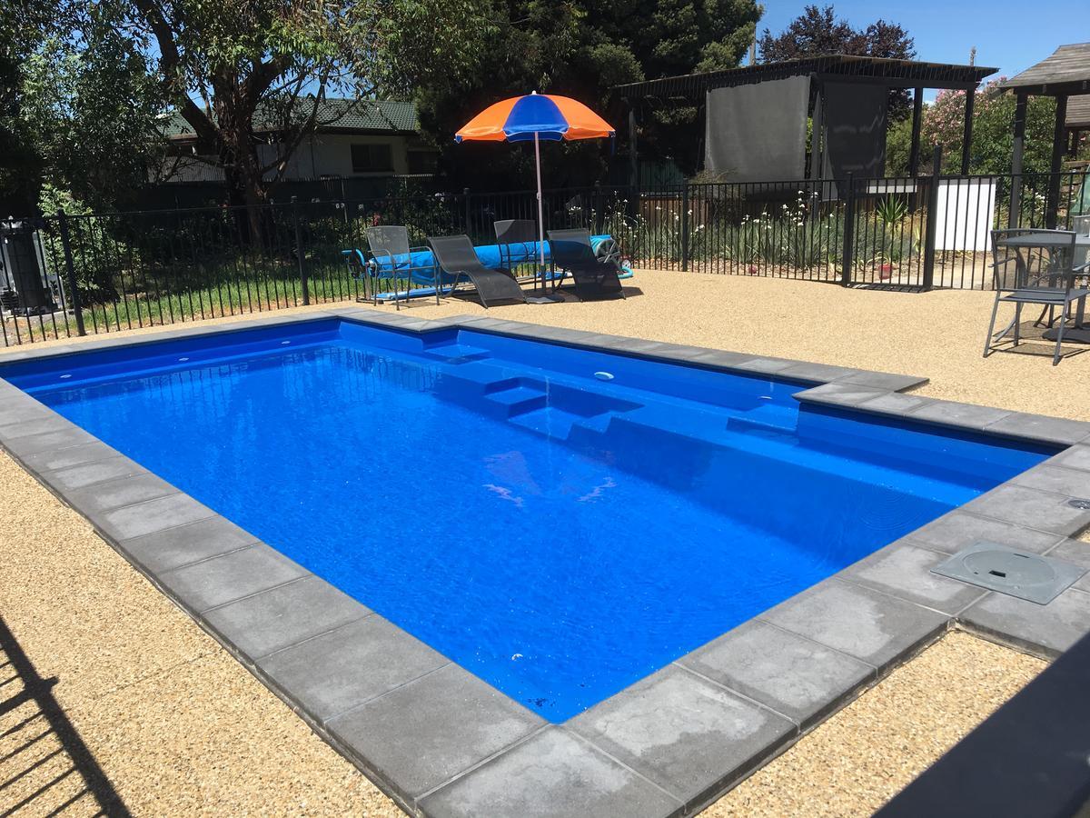 Castle Creek Motor Inn Euroa Dış mekan fotoğraf