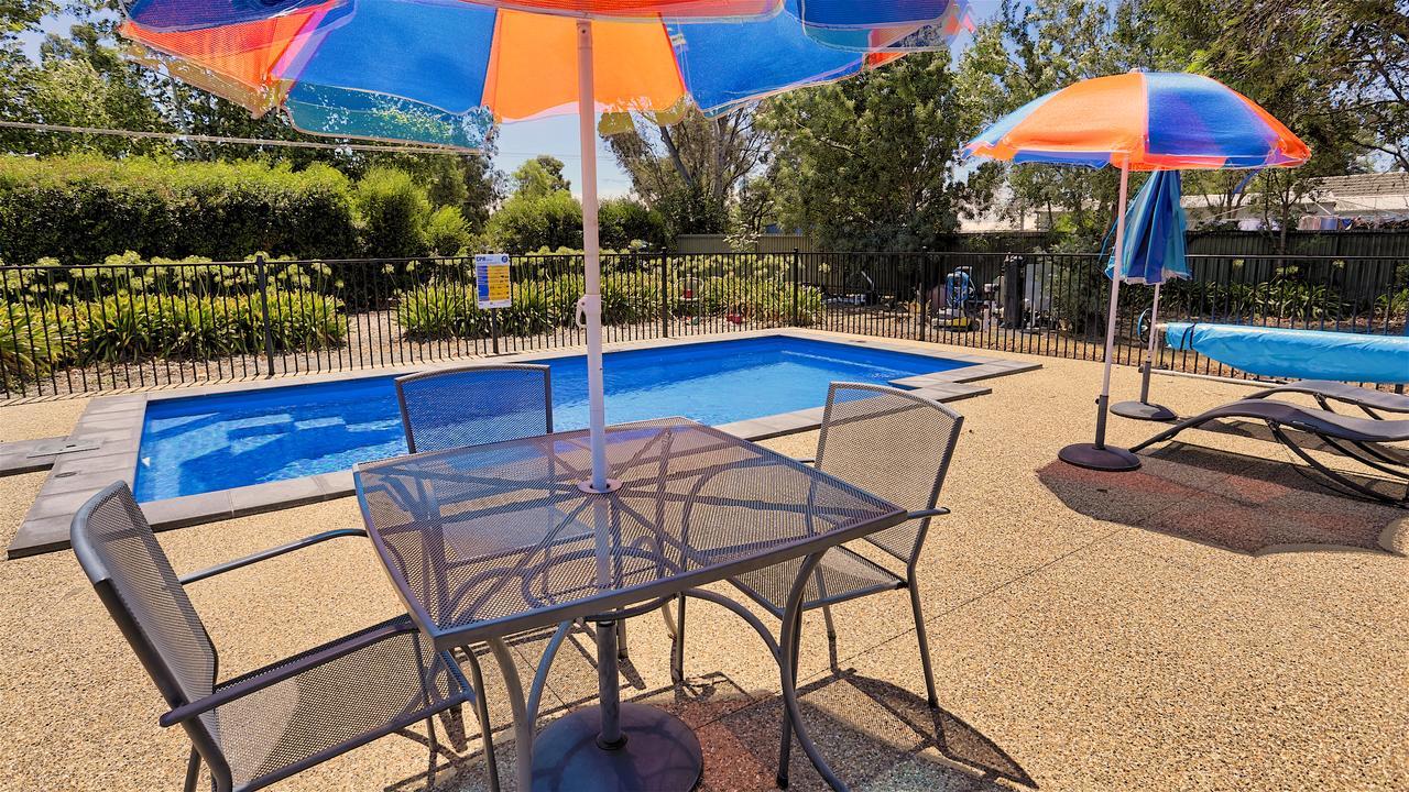 Castle Creek Motor Inn Euroa Dış mekan fotoğraf